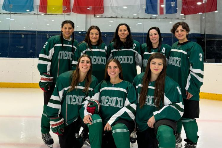 Alumnas Anáhuac ganan el bronce en el Mundial Femenil de Hockey sobre hielo