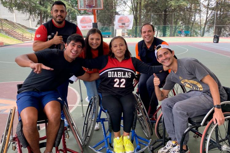 El equipo de basquetbol sobre silla de ruedas Diablos participa en ASUA por una Sonrisa 