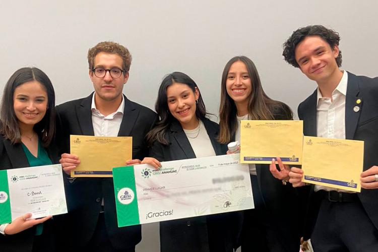 Grisi premia desempeño y calidad de alumnos de Mercadotecnia Estratégica