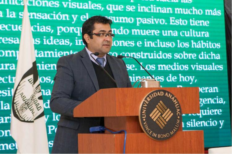Catedrático de Humanidades presenta sus obras en la Feria del Libro Anáhuac 2016  