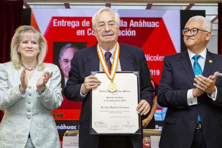 El Dr. Jean Domette recibe la Medalla Anáhuac en Comunicación 2019