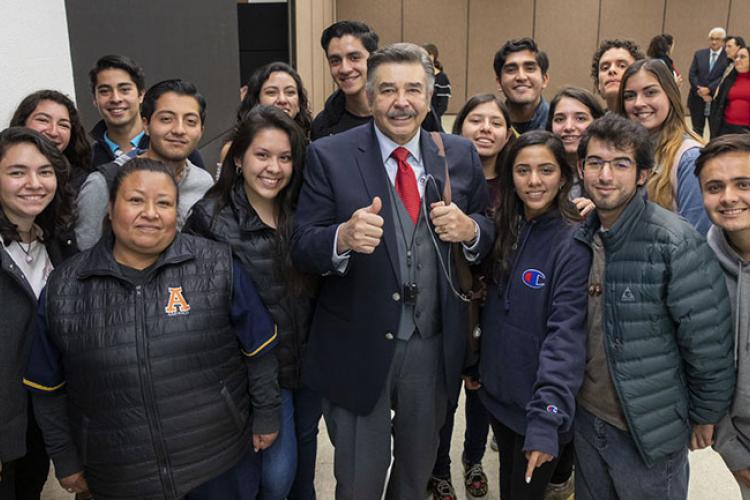 Jorge Ortiz de Pinedo dicta Cátedra en la Facultad de Comunicación