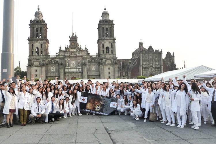 Médicos del ISPA y el gobierno capitalino fomentan la salud entre los mexicanos 