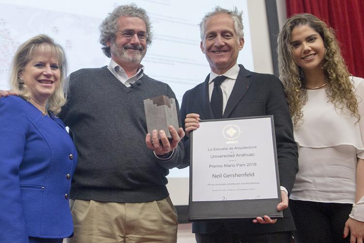 Otorgamos el Premio Mario Pani 2016 al Dr. Neil Gershenfeld