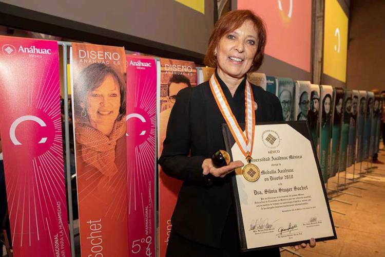 Reconocemos a la Dra. Silvia Singer Sochet con la Medalla Anáhuac en Diseño 2018