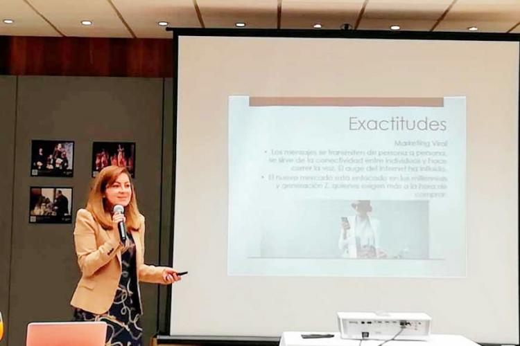 La especialista Fátima González imparte conferencia en nuestra Escuela de Diseño