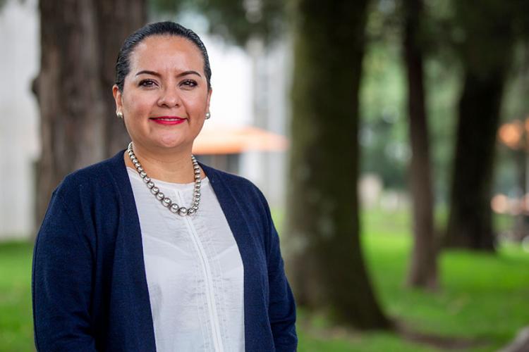 Alma Cázares, coordinadora de Publicaciones Académicas, recibe nombramiento en Caniem
