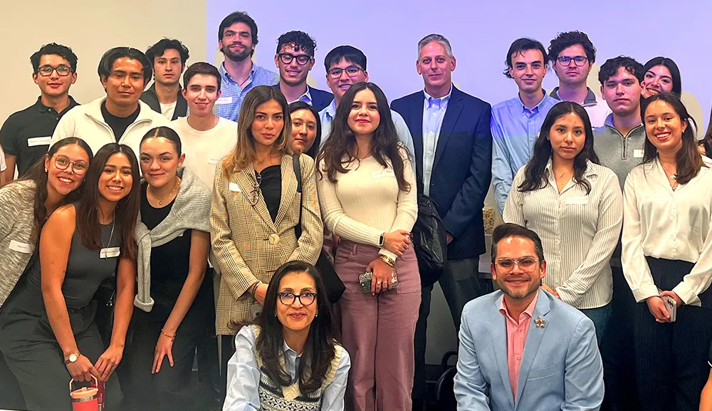 Alumnos exploran la cultura profesional y oportunidades de PwC México