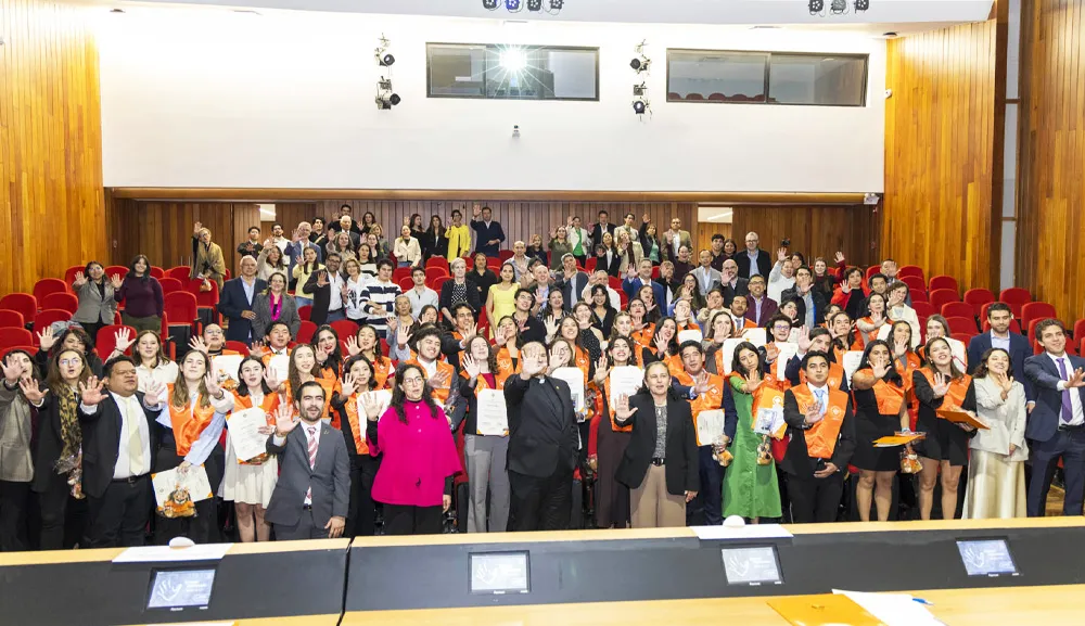 Voluntarios ASUA reciben su Diplomado en Acción Social