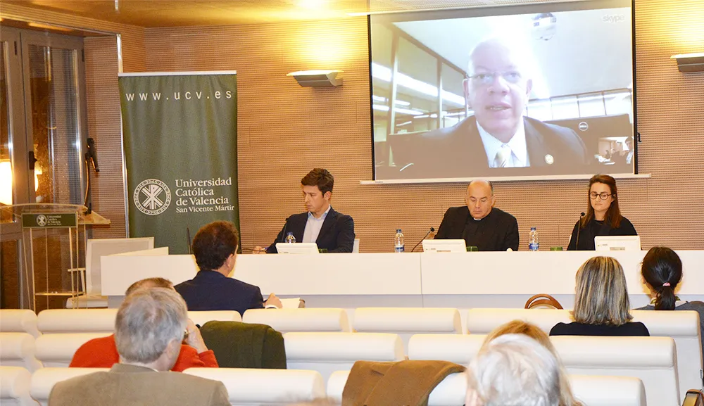 Académico participa en conferencia de la Universidad Católica de Valencia