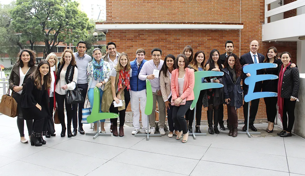 Alumnos de CIMA dialogan con el director general de Bayer