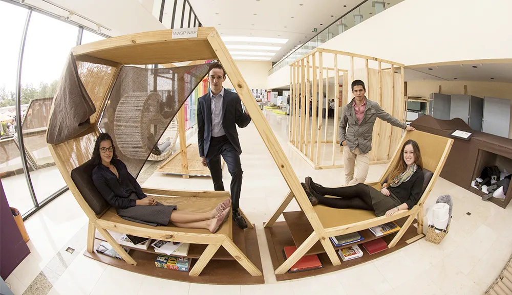 Alumnos de la Escuela de Arquitectura montan la exposición Powernap