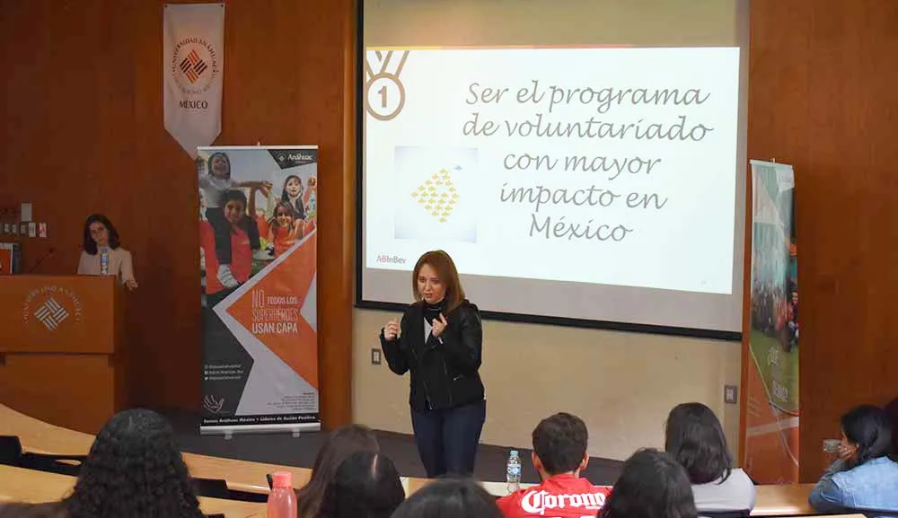 La directora de Fundación Grupo Modelo imparte el taller de conciencia social ASUA