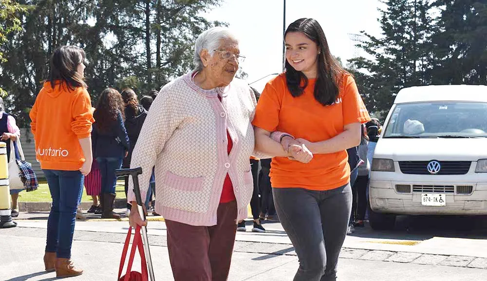 Voluntarios de nuestro Campus Sur se comprometen con los adultos mayores