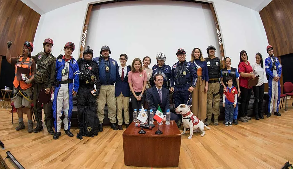 Recibimos en el Campus Sur a la Unidad K9 de búsqueda y rescate con binomios caninos 