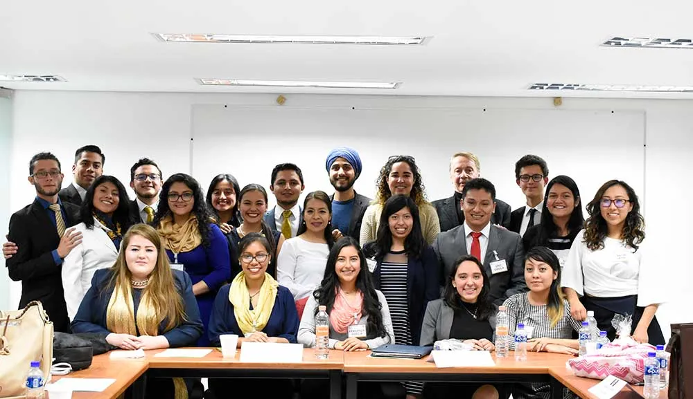 Estudiantes de Relaciones Internacionales debaten con la UNAM vínculo México-EU