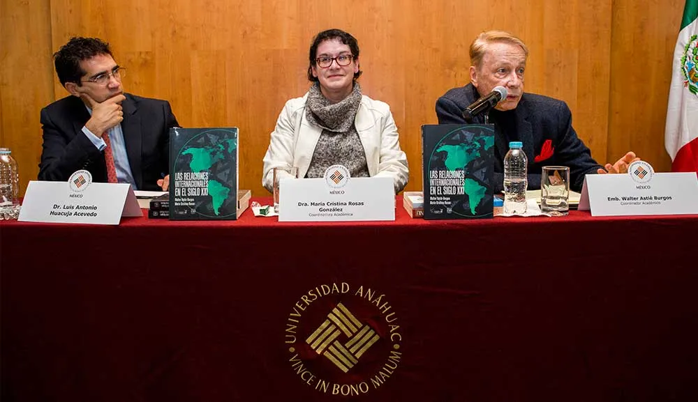 Nuestra Facultad de Estudios Globales presenta libro de académico sobre relaciones internacionales