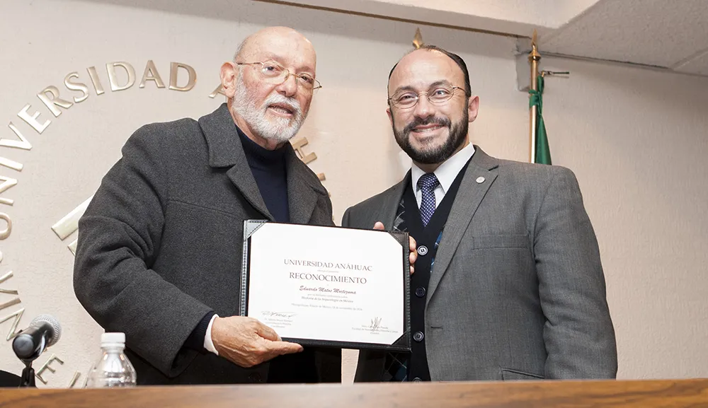 El arqueólogo Eduardo Matos imparte conferencia en nuestra Universidad 