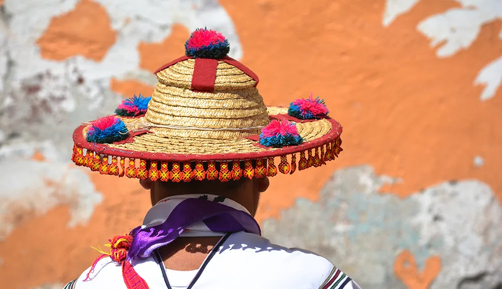 El colectivo Marakame acerca el arte huichol a nuestra Escuela de Artes