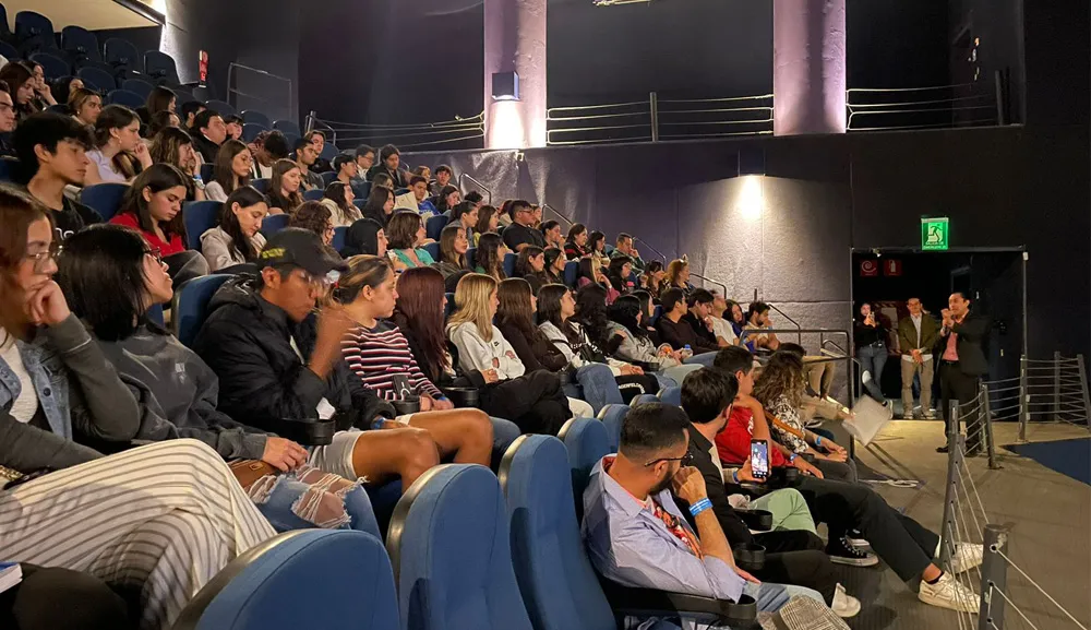 Alumnos reflexionan sobre las grandes preguntas frente al espacio en el Papalote Museo del Niño