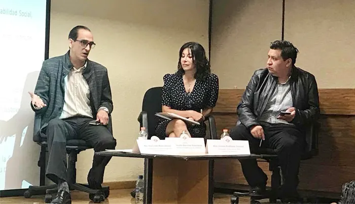 Debaten proceso electoral en Simposio de Egresados de Responsabilidad Social