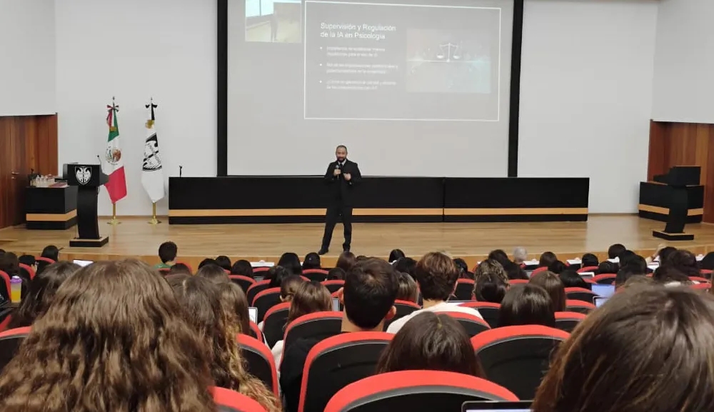 Carlos Medina dicta conferencia sobre inteligencia artificial generativa