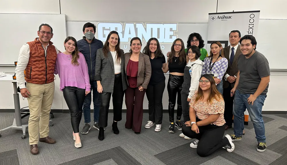 Alumnos Anáhuac visitan instalaciones de Grande Studios