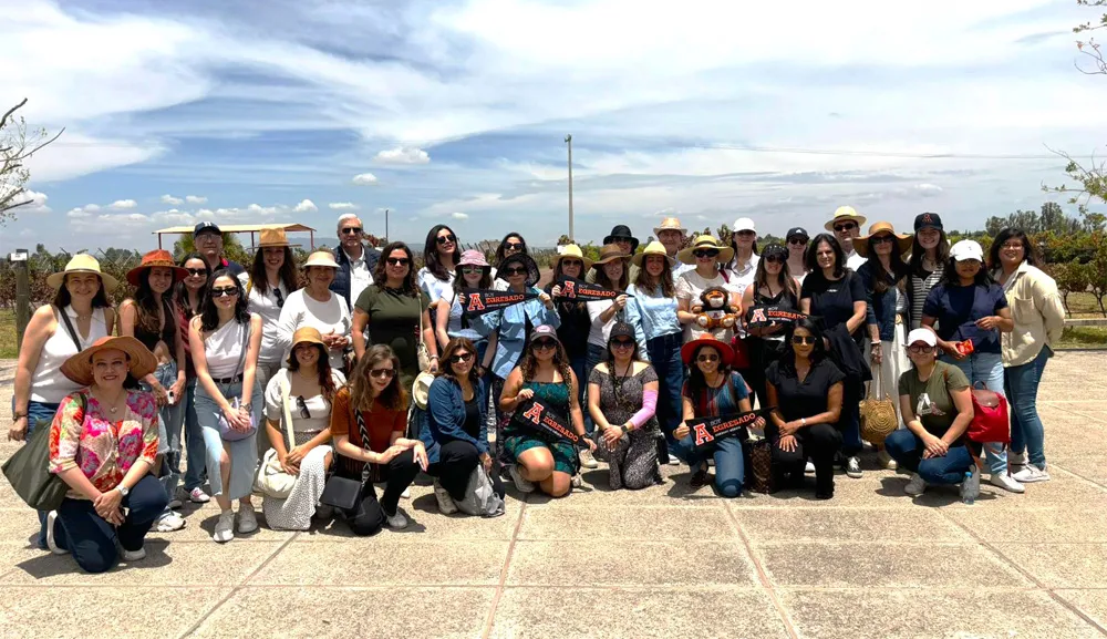 Visita al Viñedo Cuna de Tierra: Un encuentro inolvidable para los egresados Anáhuac