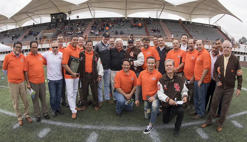 Nuestro ex equipo de futbol americano Halcones regresa a la Anáhuac 30 años después