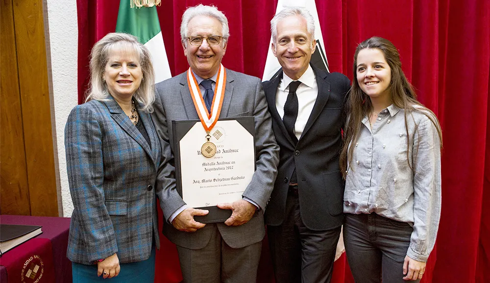 Otorgamos la Medalla Anáhuac en Arquitectura 2017 al Arq. Mario Schjetnan