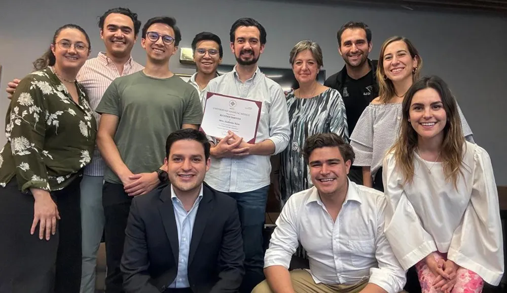 Guillermo Narro dirige el análisis de caso “La vocación del líder empresarial” a alumnos de posgrado