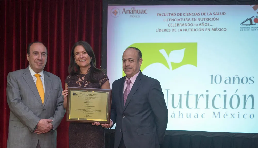 Concapren entrega placa de acreditación de la Licenciatura en Nutrición