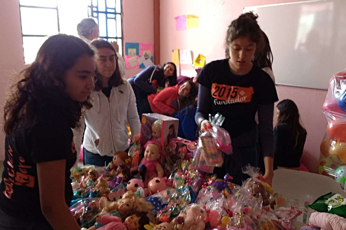 2 / 20 - Entrega de juguetes en la comunidad de Ayahualulco