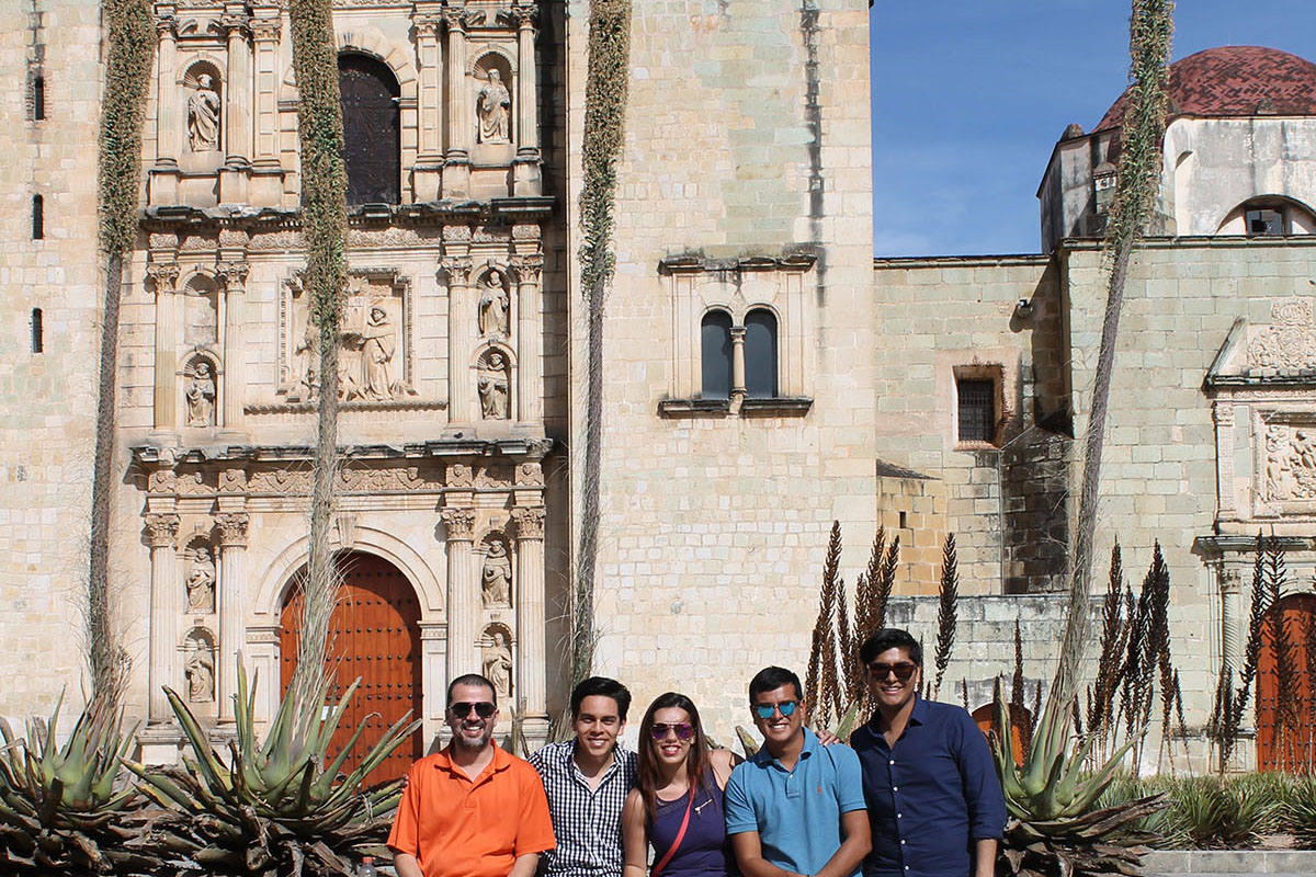 3 / 4 - Alumnos de Administración Turística visitan Oaxaca