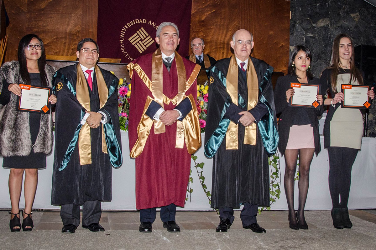 4 / 12 - Ceremonia de entrega de premios a la Excelencia Académica