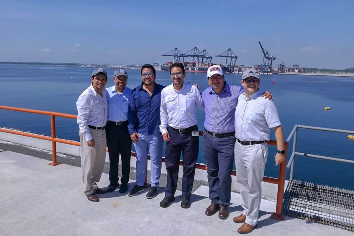 7 / 8 - Contingente del UNOCBA en visita al Puerto de Veracruz.