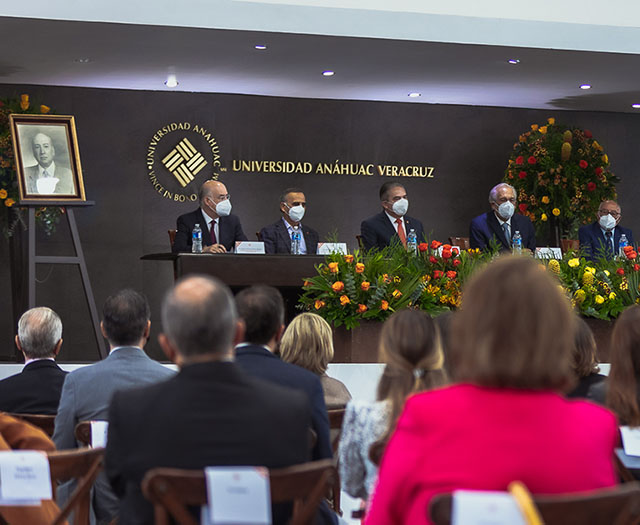 Memorable Homenaje al Dr. Jesus López Domínguez en el Marco del Día del Médico