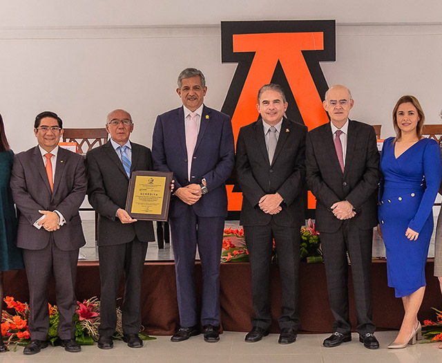 Acreditación COMAEM para la Escuela de Medicina