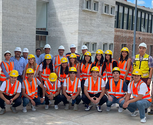 Alumnos de la Escuela de Arquitectura Visitaron el Nuevo Corporativo de CAFIVER