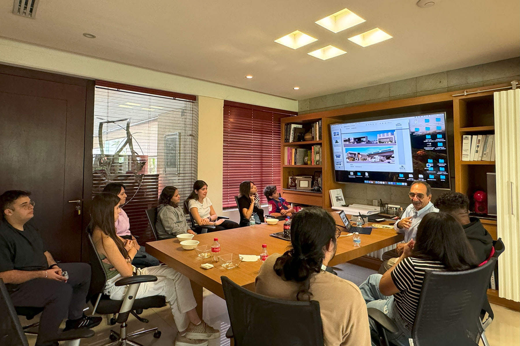 8 / 13 - Alumnos de Arquitectura Visitan Constructora GILCA