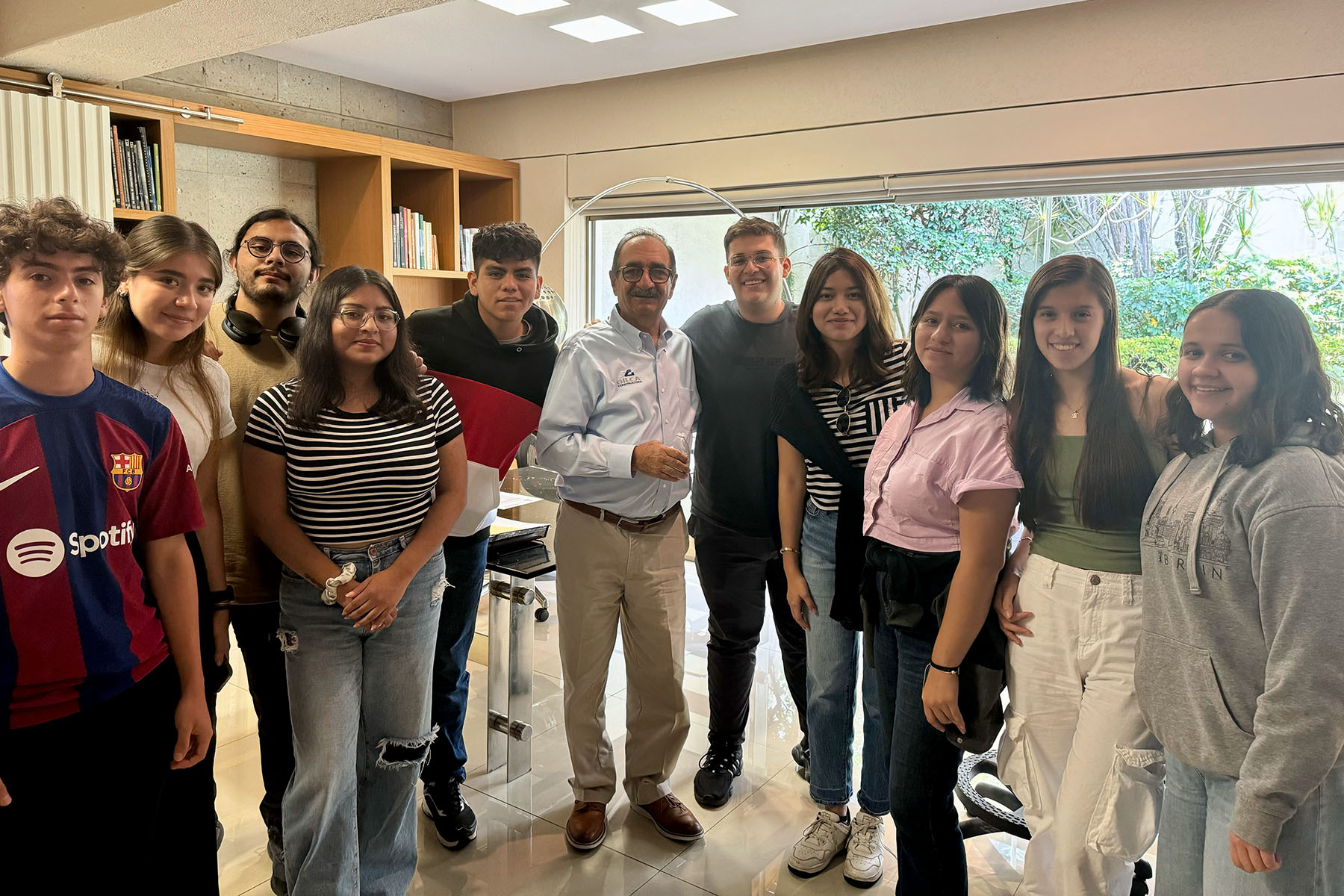 11 / 13 - Alumnos de Arquitectura Visitan Constructora GILCA