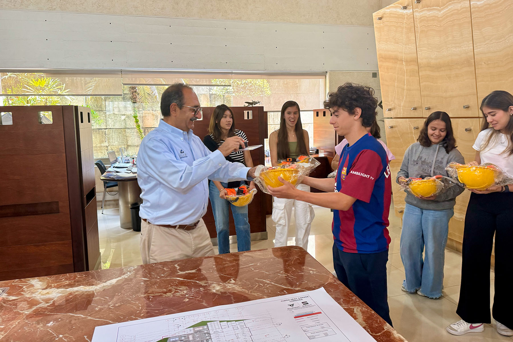 13 / 13 - Alumnos de Arquitectura Visitan Constructora GILCA