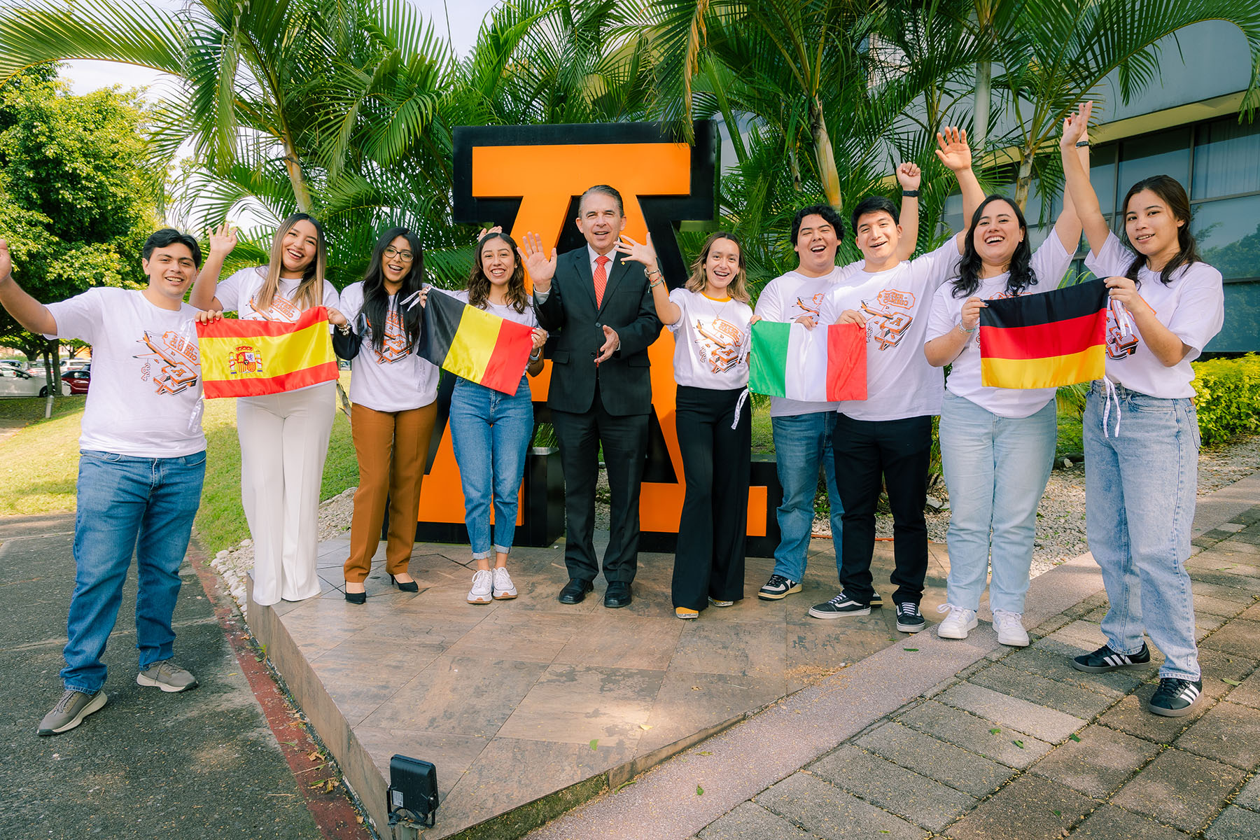 3 / 3 - Alumnos Internacionales 2024: Orgullo y Representación en el Extranjero