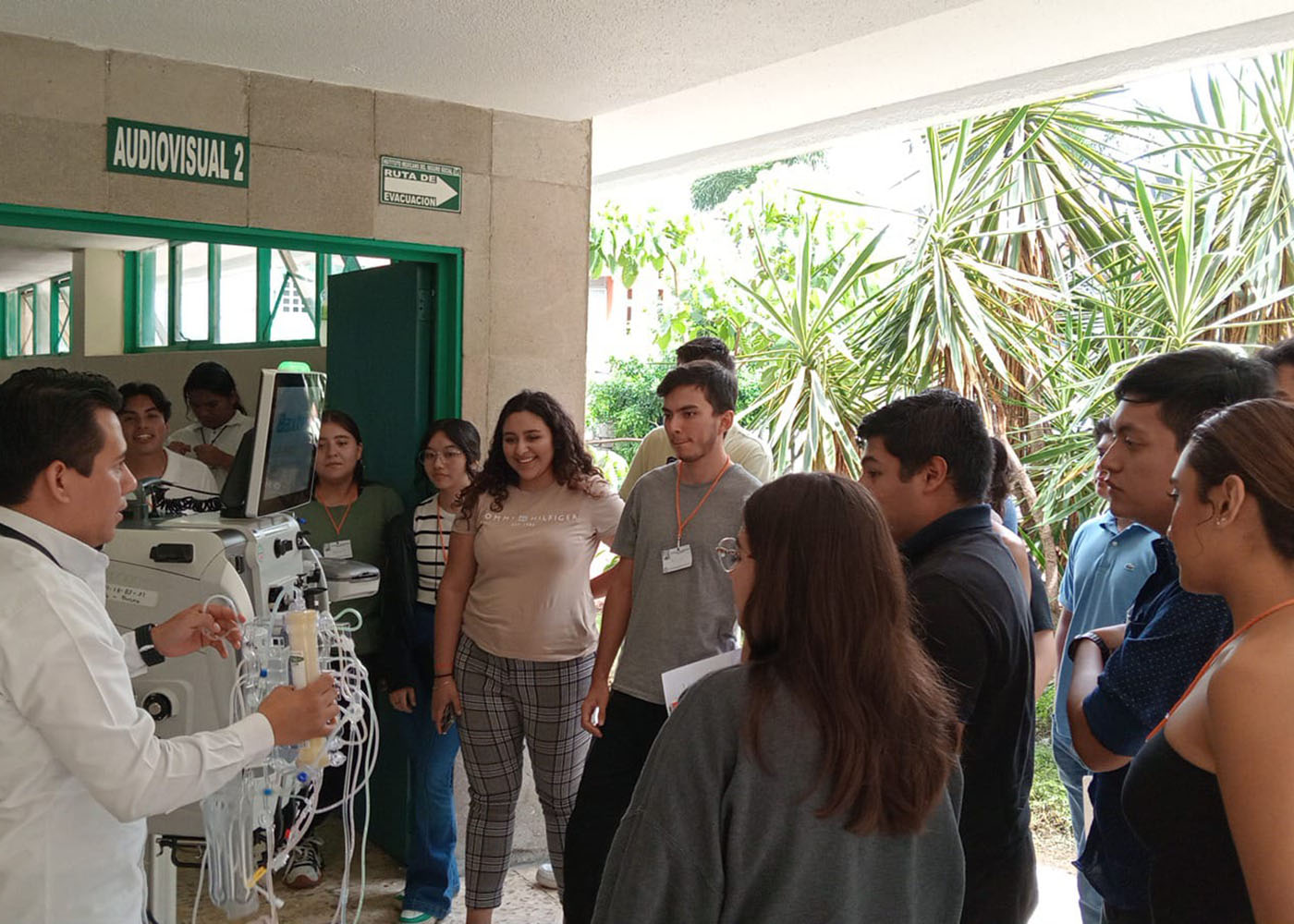 2 / 10 - Ingeniería Biomédica Participa en la Semana de Capacitación de Equipo Médico del IMSS