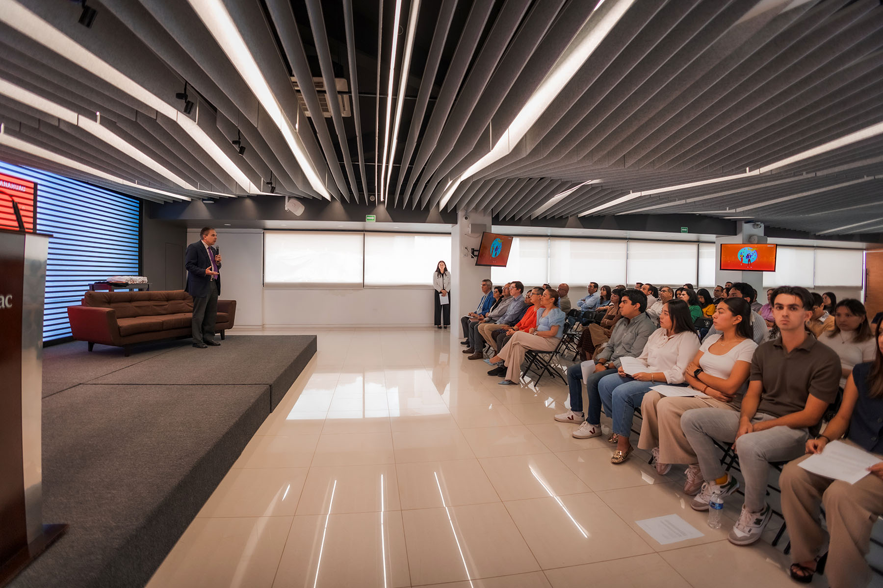 2 / 41 - Reunión de Despedida con Rectoría para los Alumnos de Intercambio 202460