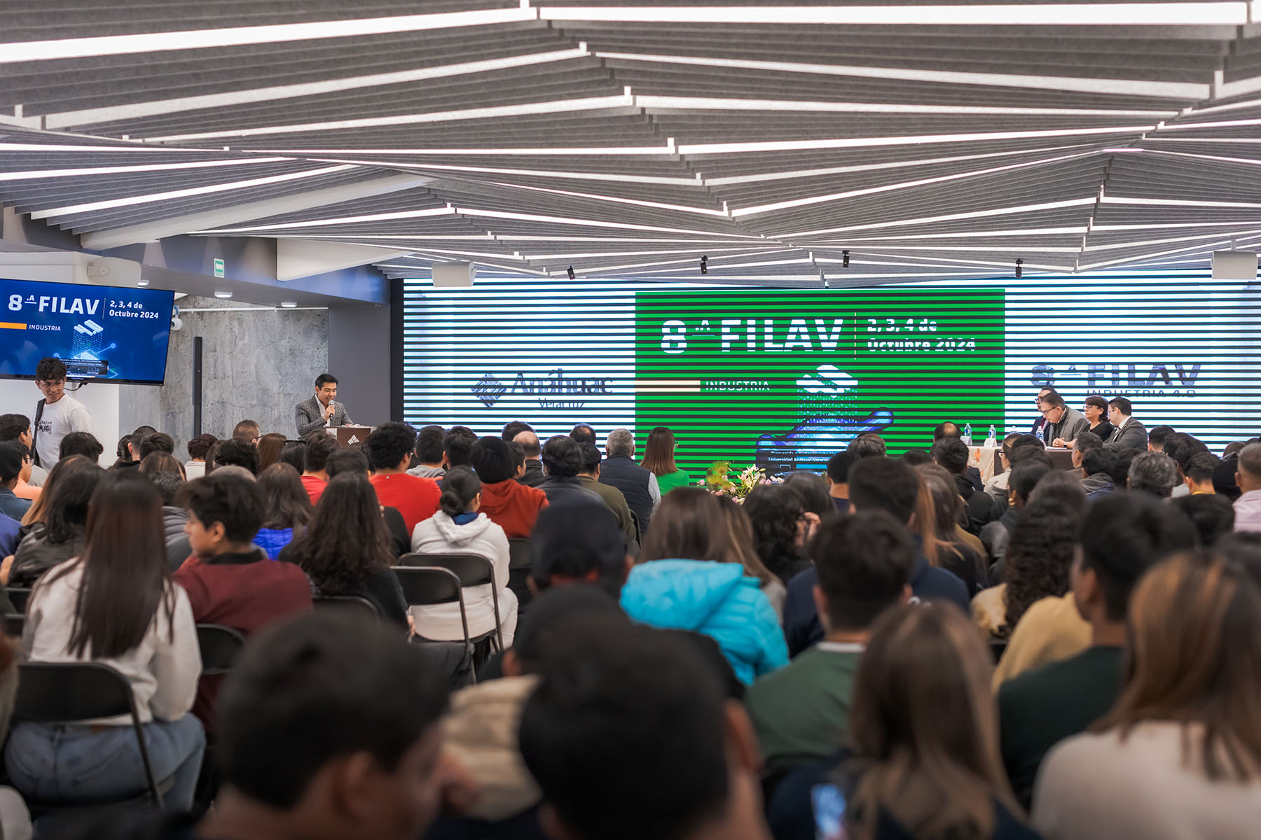 4 / 83 - 8.a Feria Internacional del Libro Anáhuac Veracruz (FILAV)