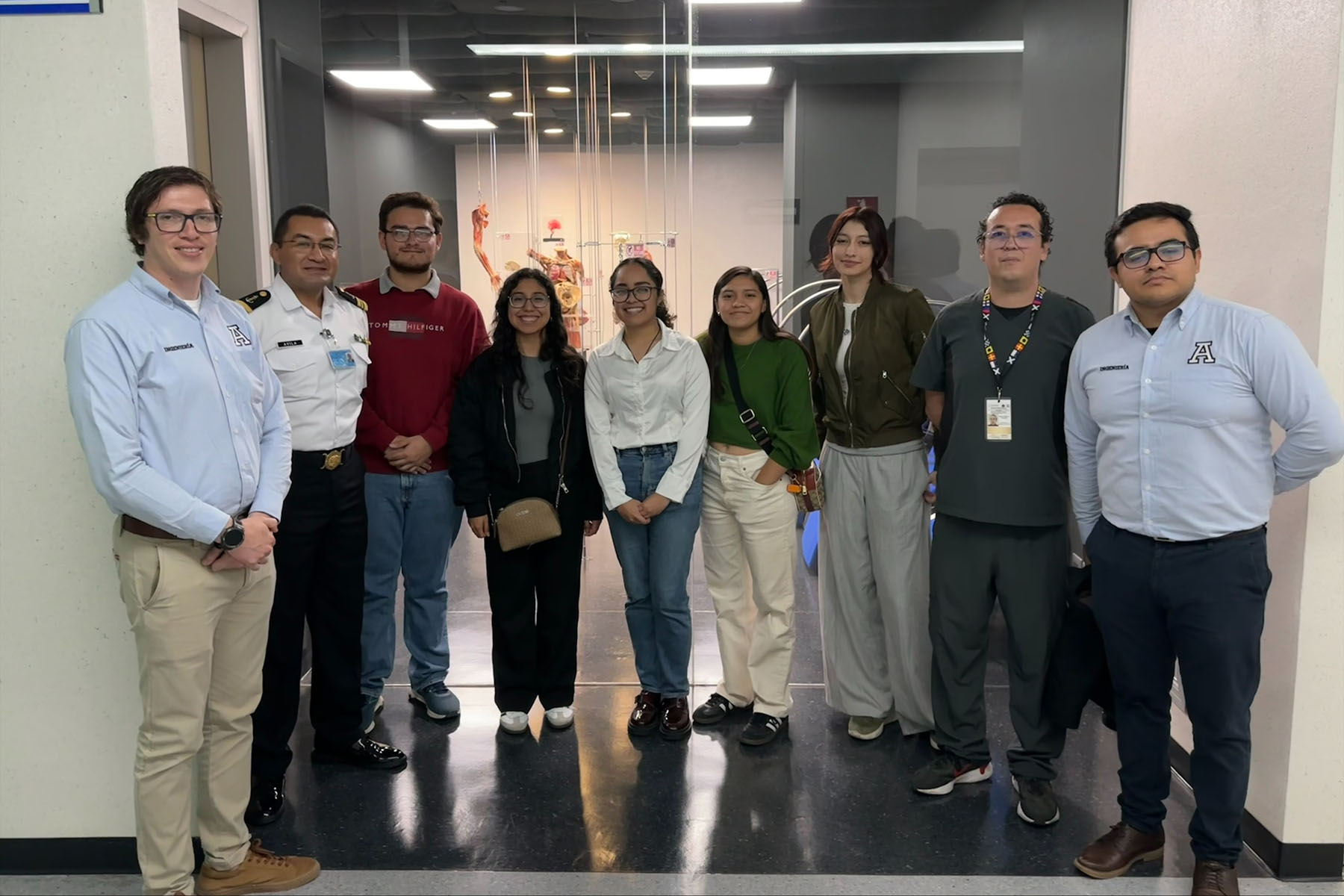 4 / 4 - Alumnos de Ingeniería Biomédica Visitan la Escuela Médico Naval y el Laboratorio Avanzado de Procesamiento de Imágenes de la UNAM