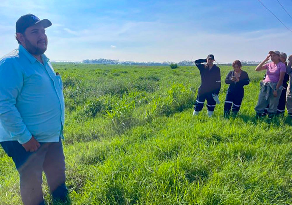 1 / 5 - Alumnos de Medicina Veterinaria y Zootecnia Visitan el Rancho Ganadero Santa Rita