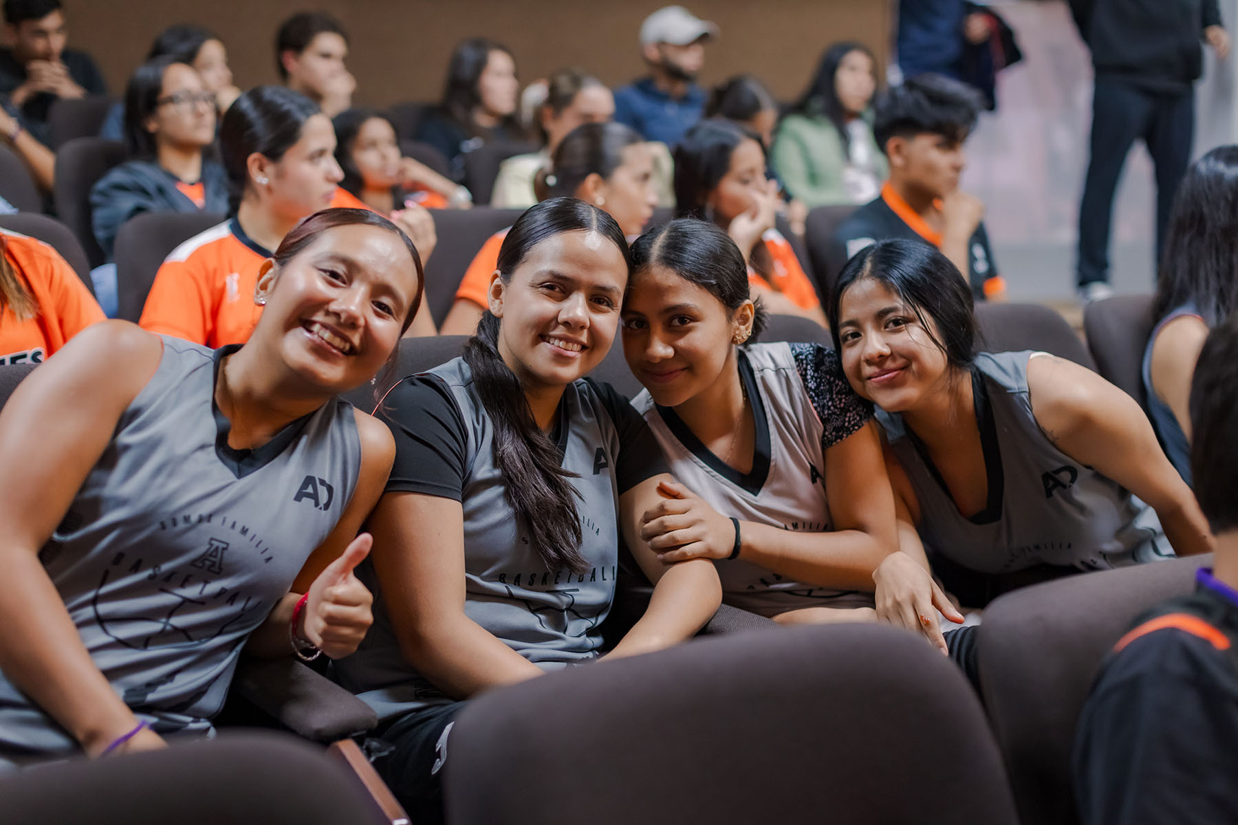 8 / 38 - Firma de Convenio con el Club Halcones de Xalapa