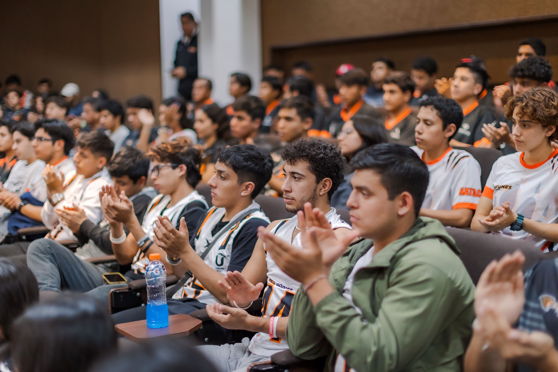 16 / 38 - Firma de Convenio con el Club Halcones de Xalapa